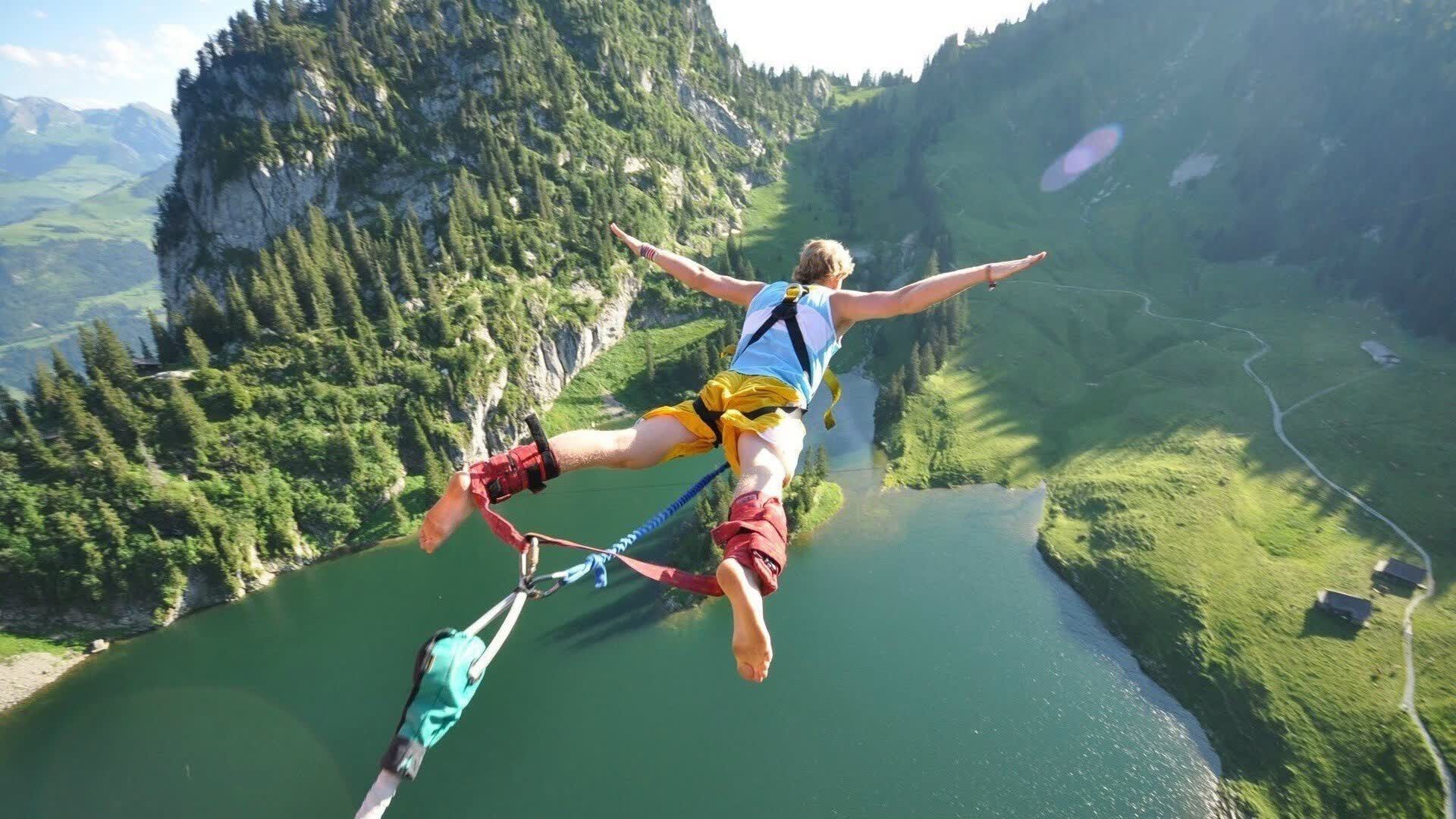 开云体育平台-红牌疑云下的转折，格列兹曼的争议瞬间，巴萨的逆袭狂潮，红牌疑云与格列兹曼争议下的巴萨逆袭狂潮